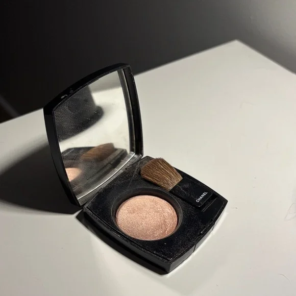 CHANEL Sleek Black Makeup Compact - Picture 2 of 2